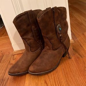 Short calf brown boots